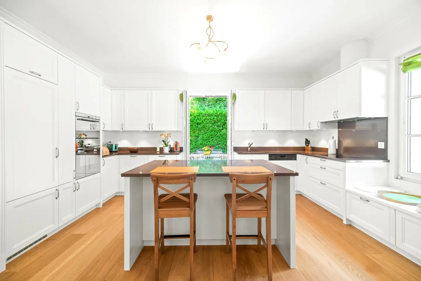 Eigentum "Füße im Wasser" mit Pool in der Nähe von Rolle - Foto 10 von 13