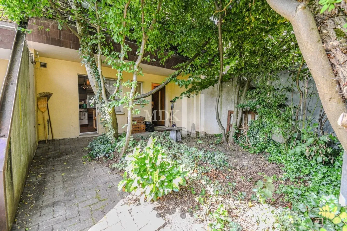 Charming semi-detached villa with garden - Photo 13 of 13