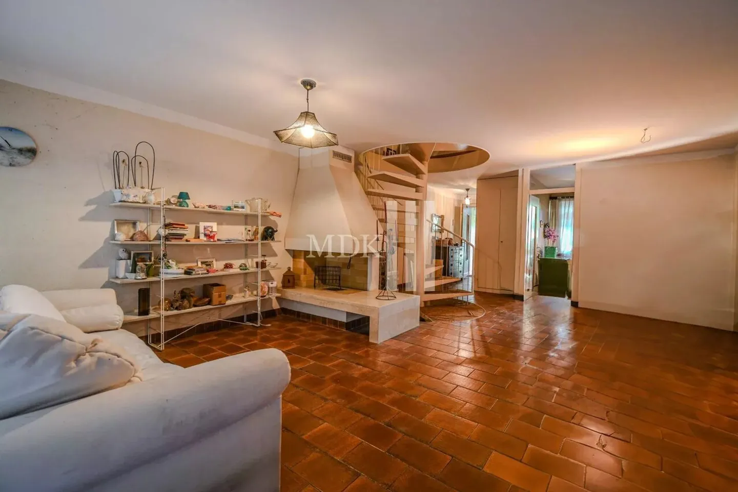 Charming semi-detached villa with garden - Photo 3 of 13
