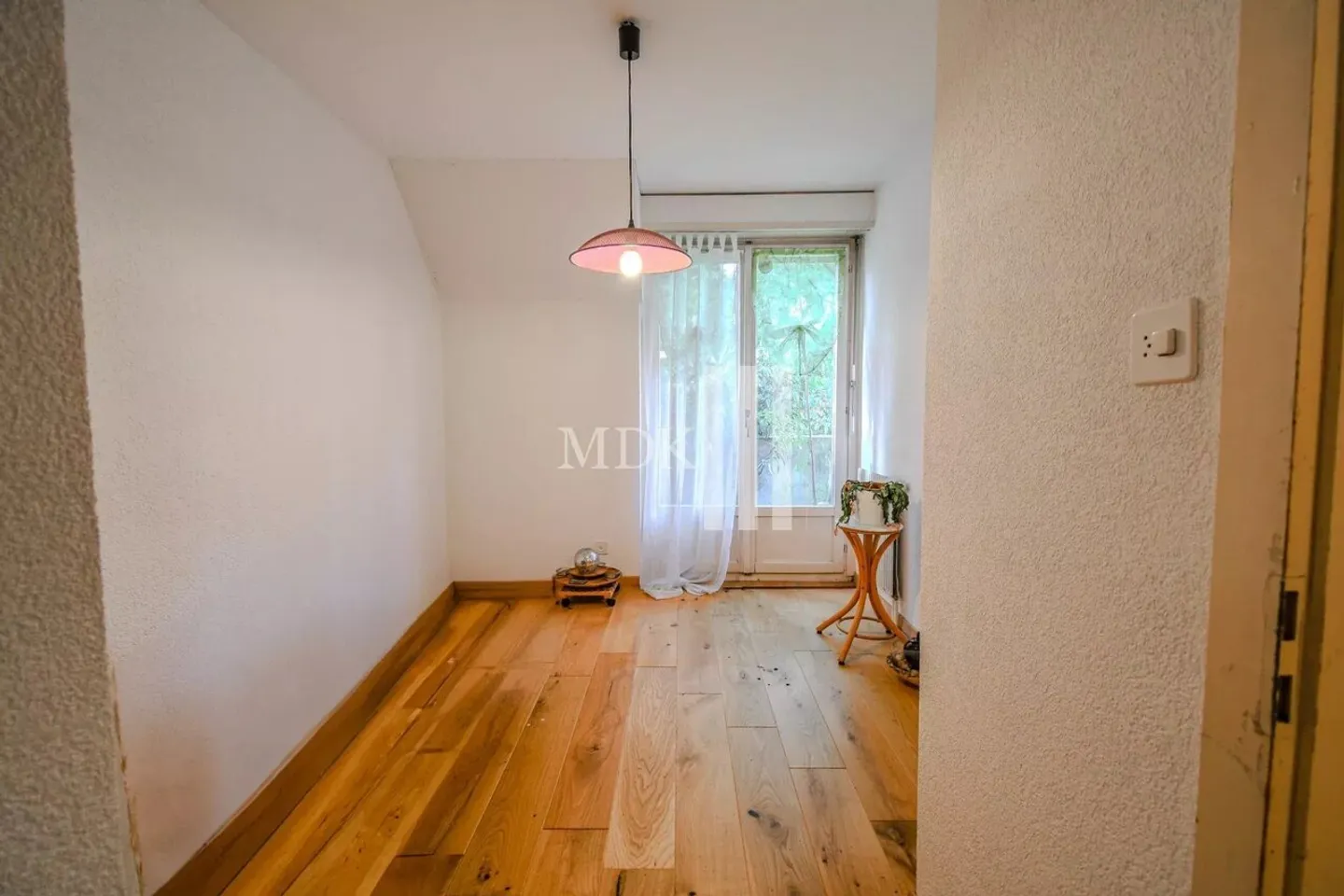 Charming semi-detached villa with garden - Photo 4 of 13