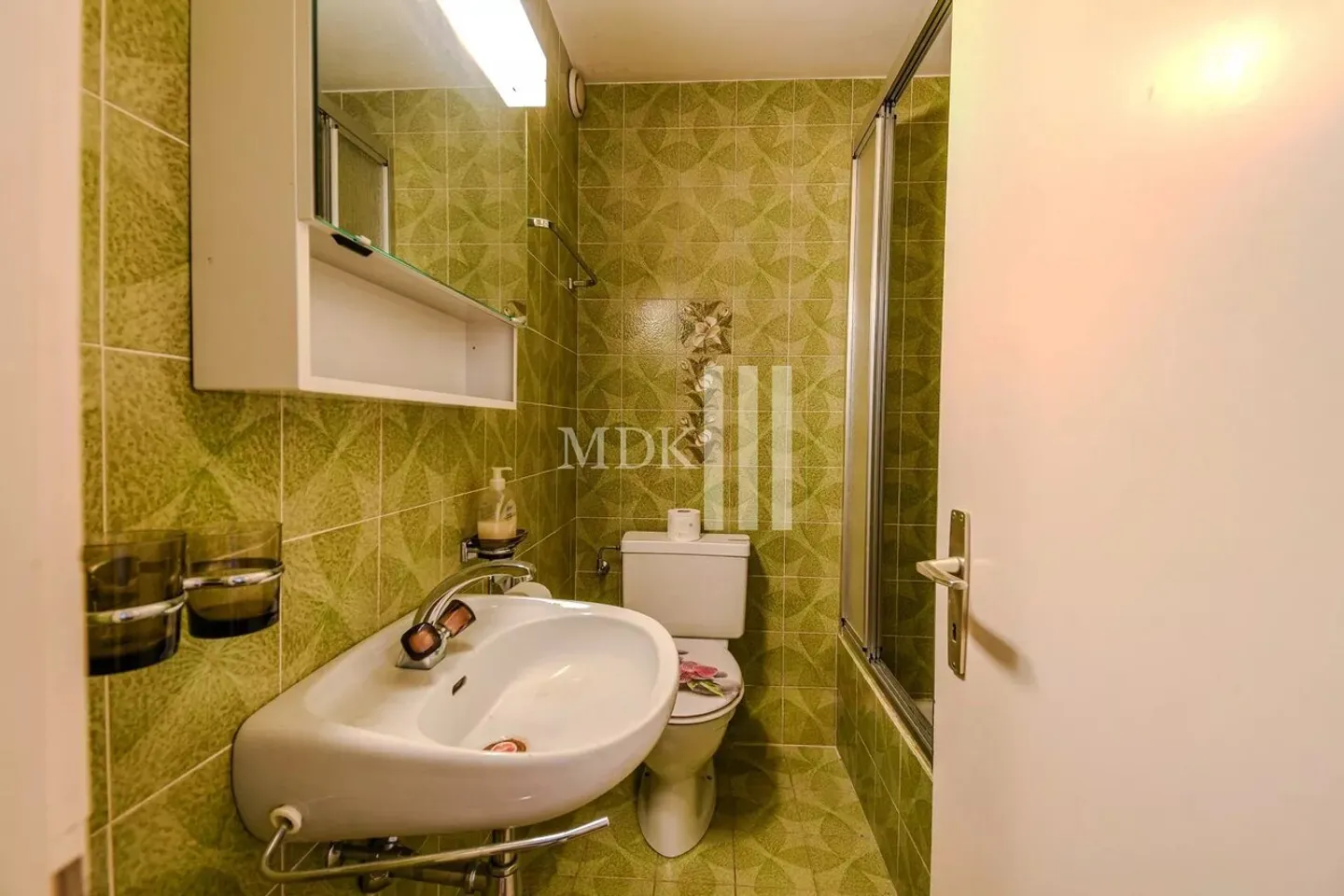 Charming semi-detached villa with garden - Photo 11 of 13