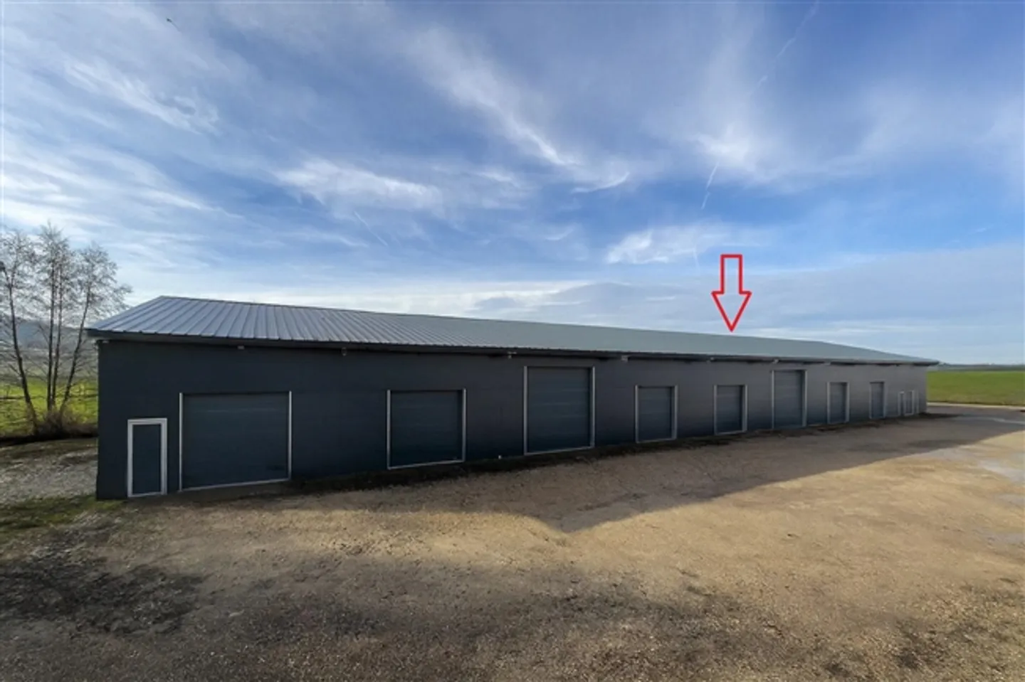 Warehouse / Workshop with Corner Door - Ideal for Craftsmen, Storage or Small Businesses - Photo 4 of 9