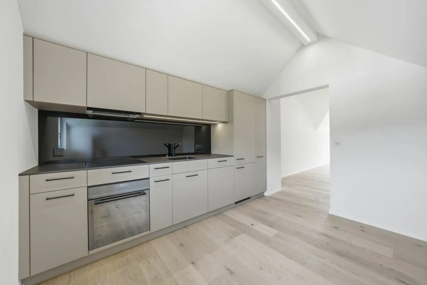 Charmante Penthouse mit Balkon - Foto 1 von 28