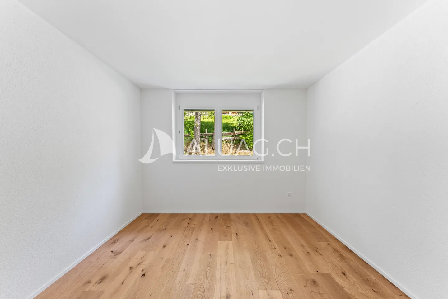 Modern Apartment with Terrace - Photo 7 of 11