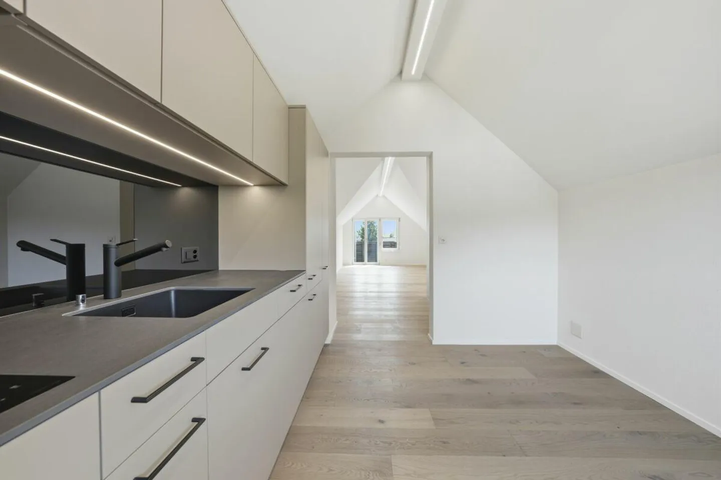 Charmante Penthouse mit Balkon - Foto 4 von 28