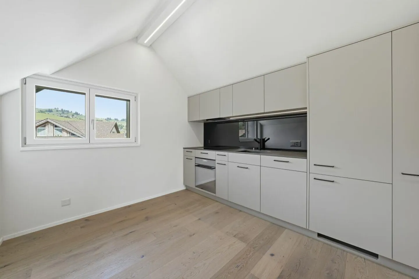 Charmante Penthouse mit Balkon - Foto 7 von 28