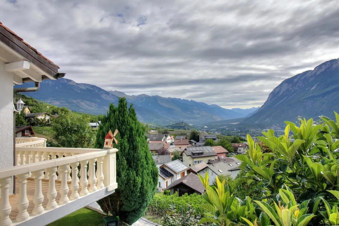 Villa by Architect - Loc - Central Valais - Photo 1 of 7