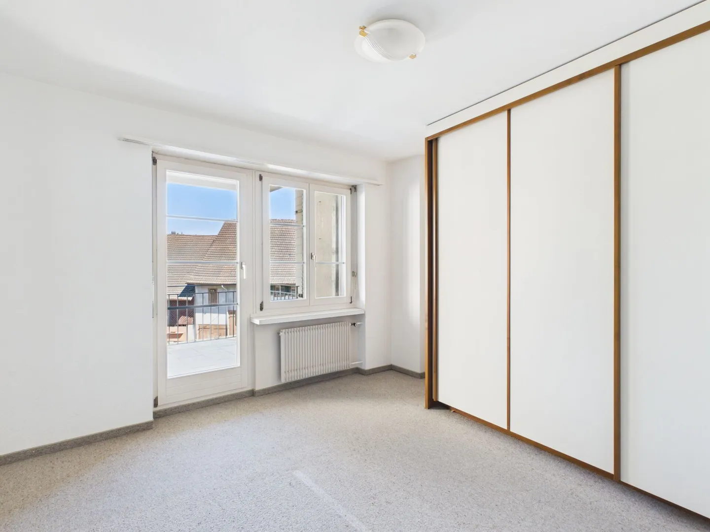 SPACIOUS LIVING AREA IN A CENTRAL LOCATION - Photo 3 of 5