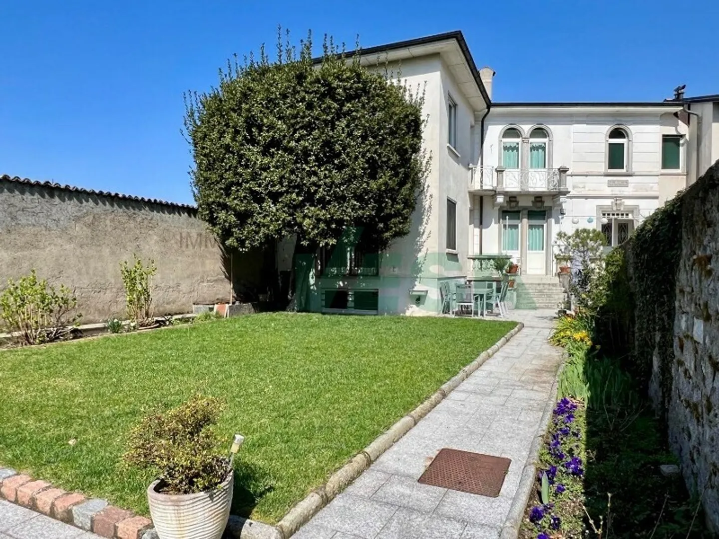 Casa singola in affitto - Foto 1 di 13