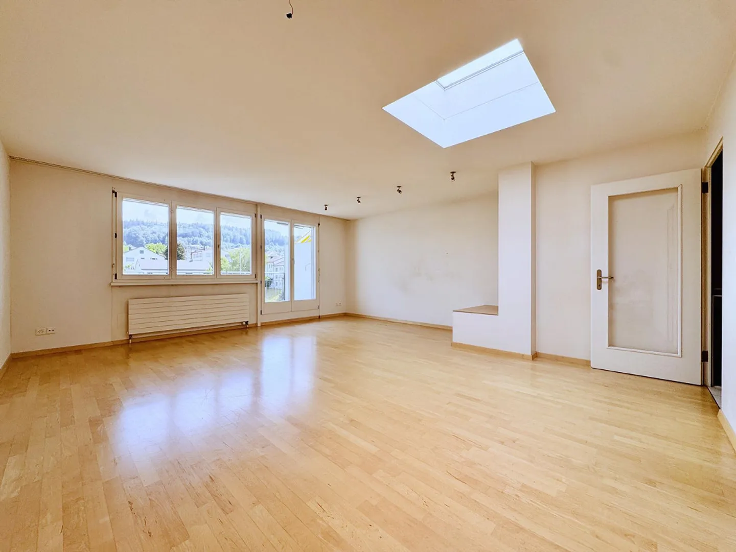 Maisonette di 5,5 stanze con posto auto - situata in posizione centrale, piacevole - Foto 3 di 15