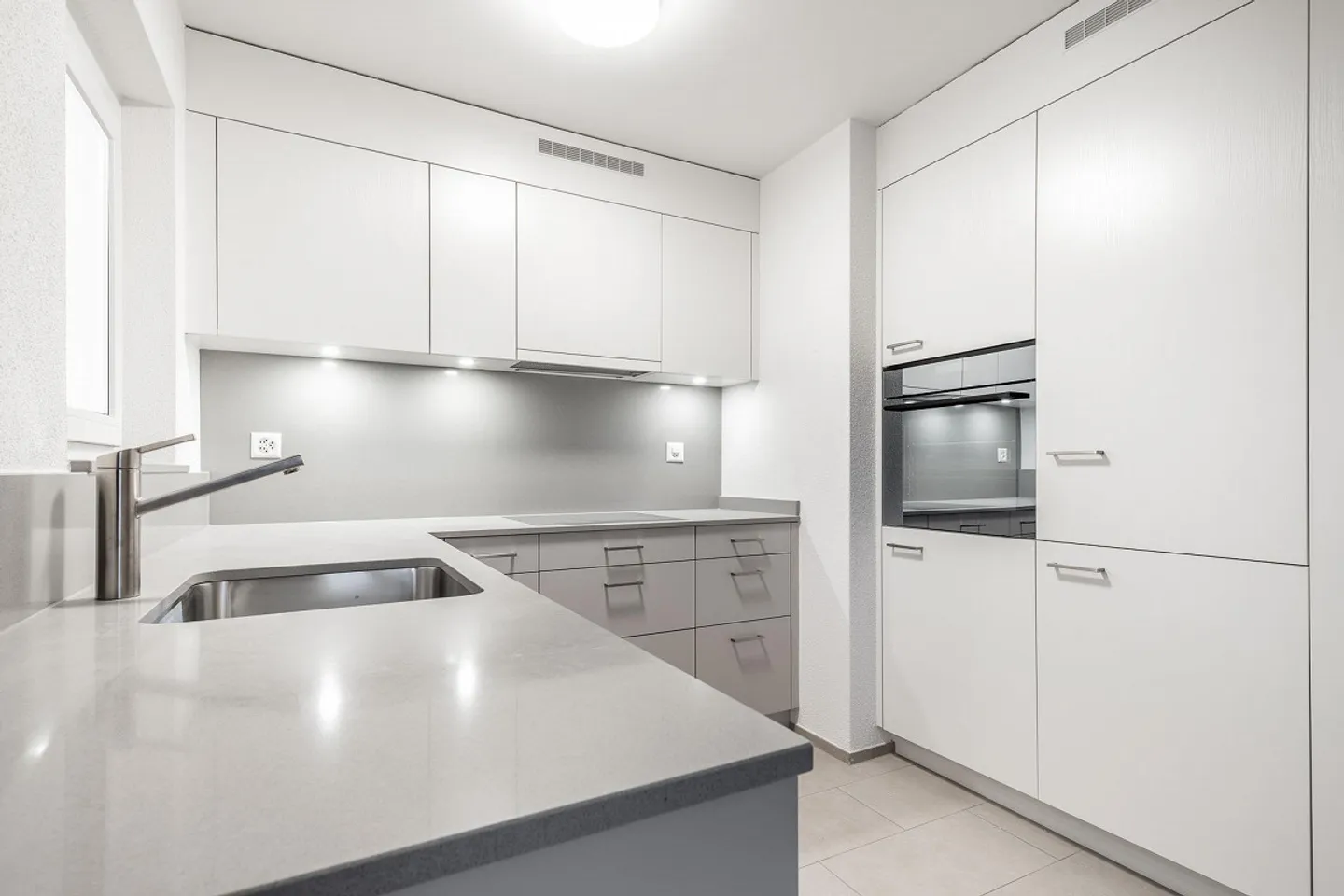 Modern 5.5-Room Apartment - Photo 6 of 6