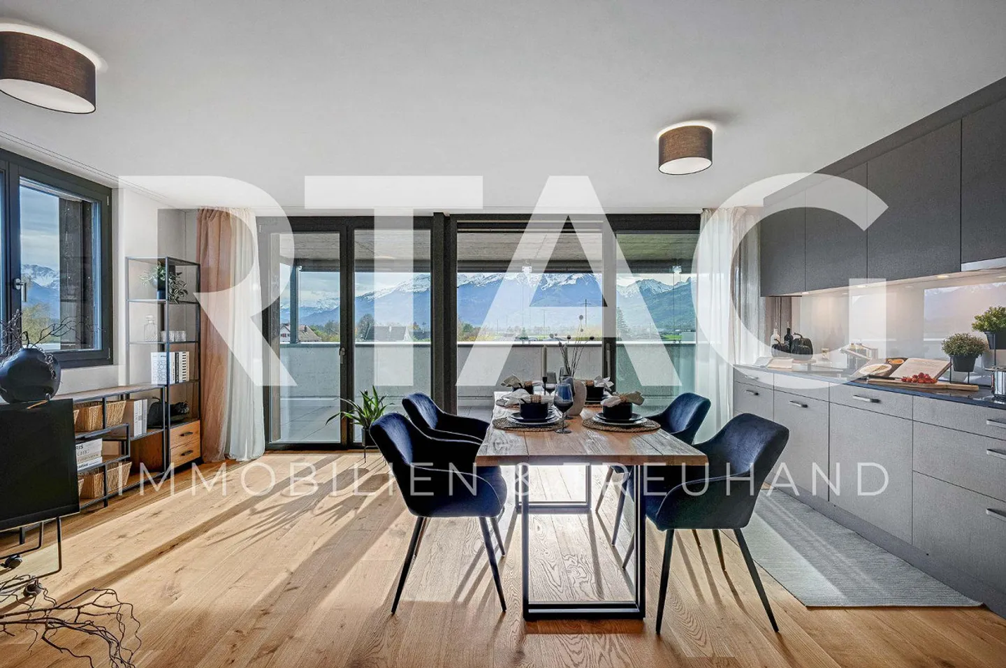 Modernes Attikawohnung mit Terrasse - Foto 1 von 11