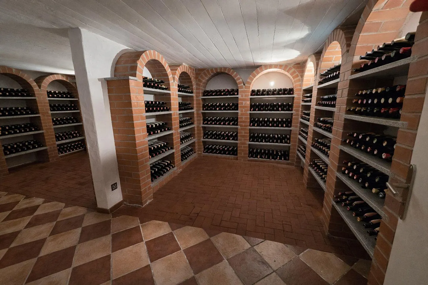 7.5 Zimmer Wohnung, 260 m2, zum grosszügig Wohnen und Arbeiten - Foto 27 von 30