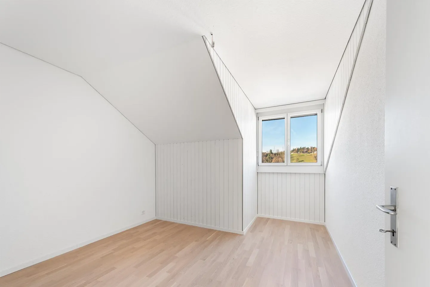 Espace pour toute la famille - appartement sous les combles de 5,5 pièces fraîchement rénové - Photo 11 sur 13