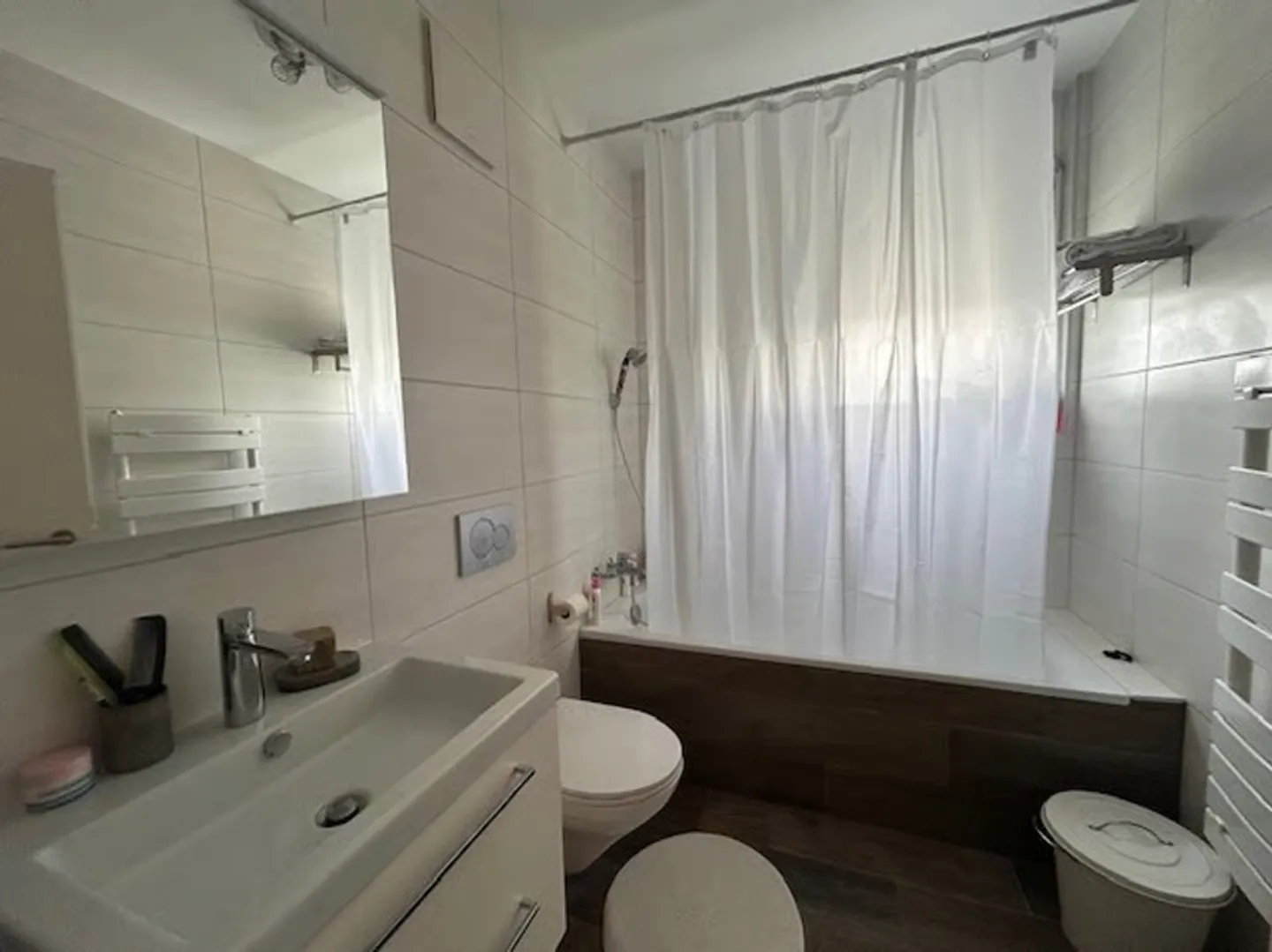 Modernes 3,5-Zimmer-Apartment im 1. Stock mit Seeblick - Foto 4 von 11
