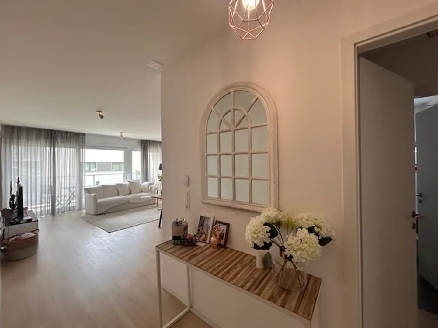 Modernes 3,5-Zimmer-Apartment im 1. Stock mit Seeblick - Foto 8 von 11