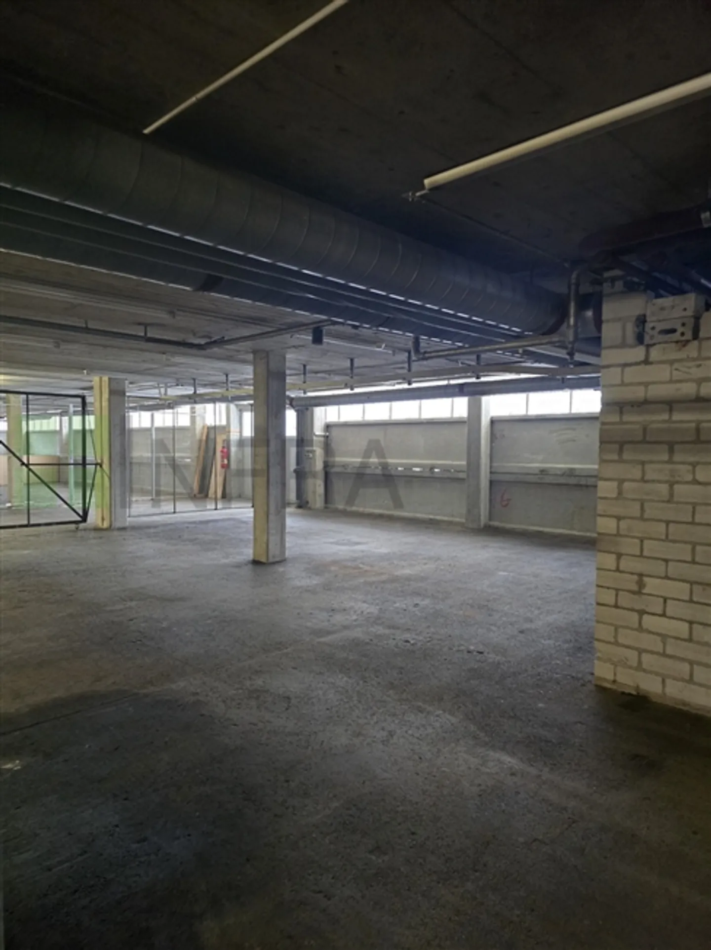 «97 m² großes Depot im Industriegebiet Delémont» - Foto 3 von 4