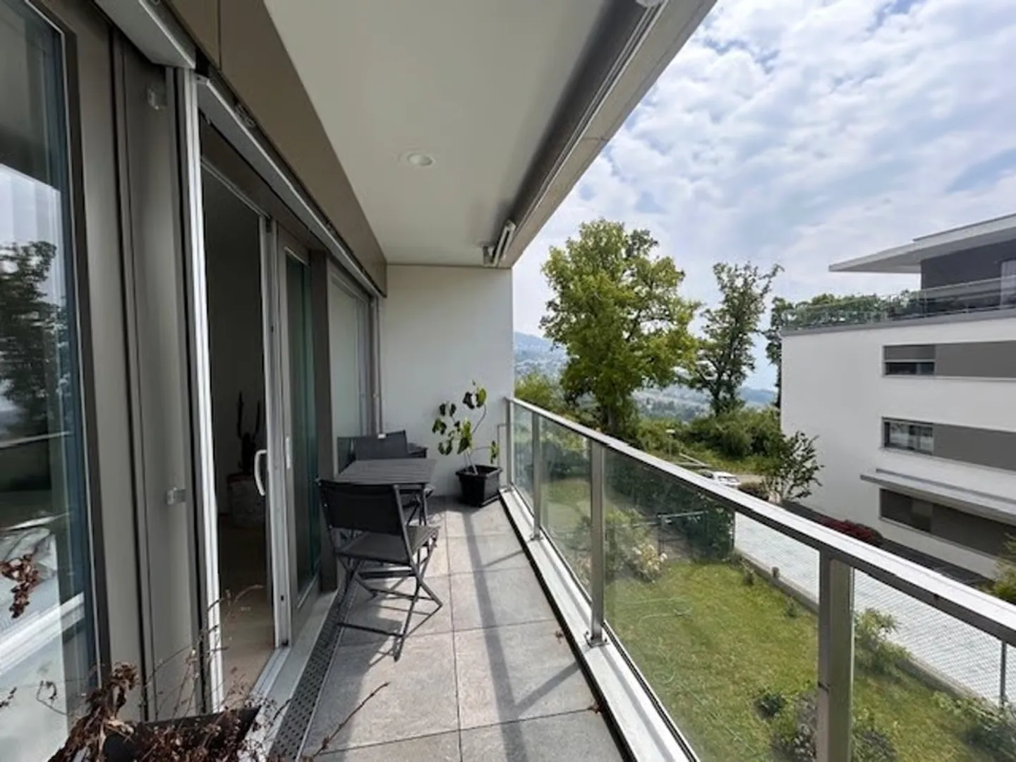 Modernes 3,5-Zimmer-Apartment im 1. Stock mit Seeblick - Foto 10 von 11