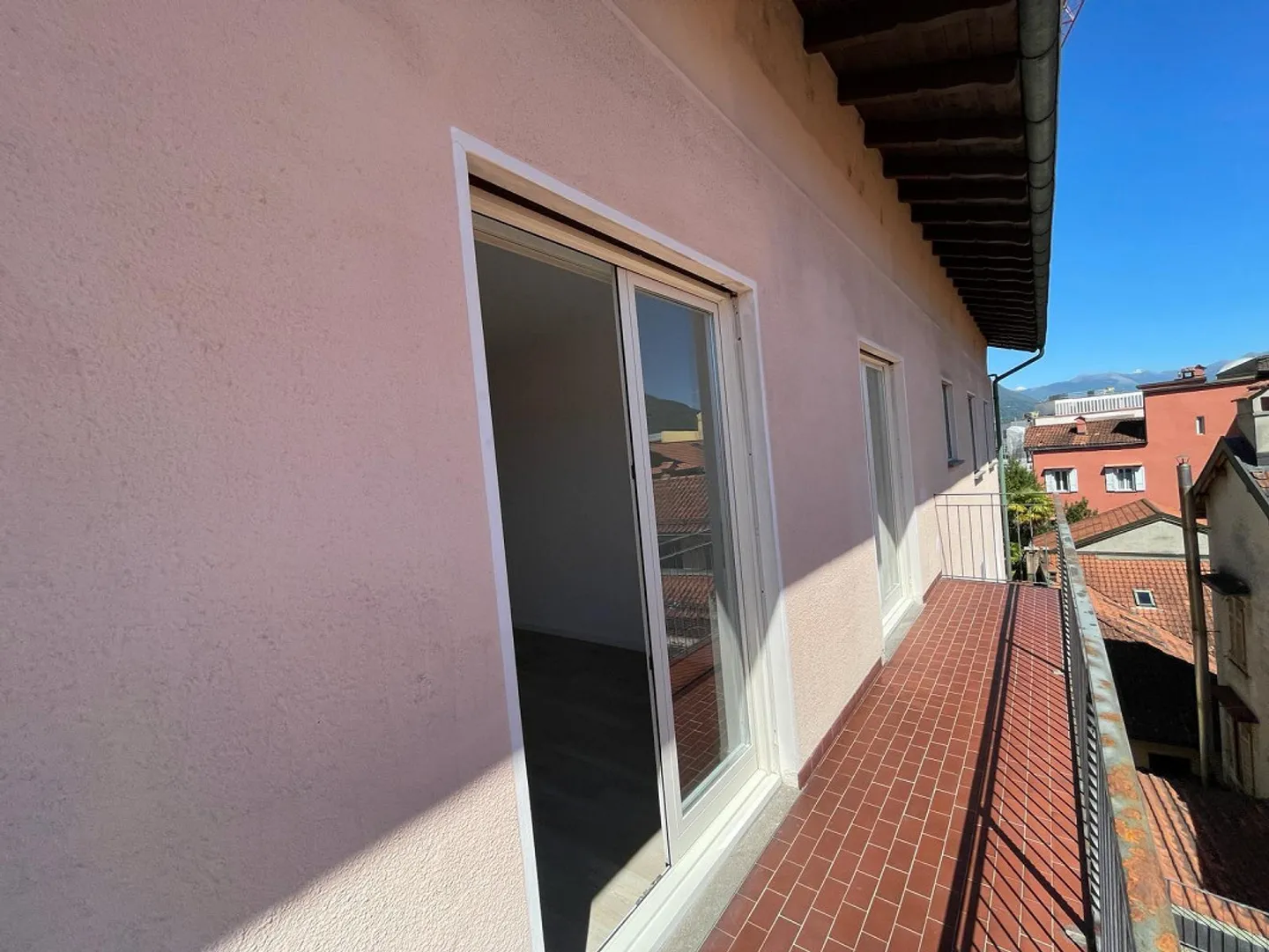 BRIGHT APARTMENT WITH BALCONY - Photo 4 of 9