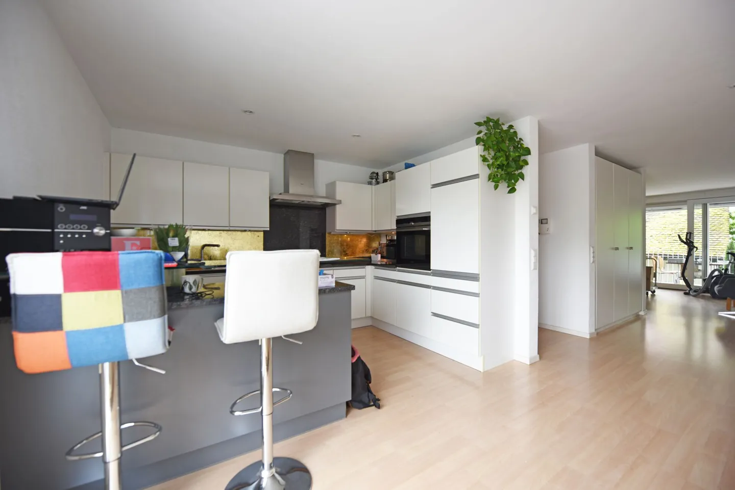 Appartamento 5.5 stanze con grande balcone in posizione centrale - Foto 2 di 8