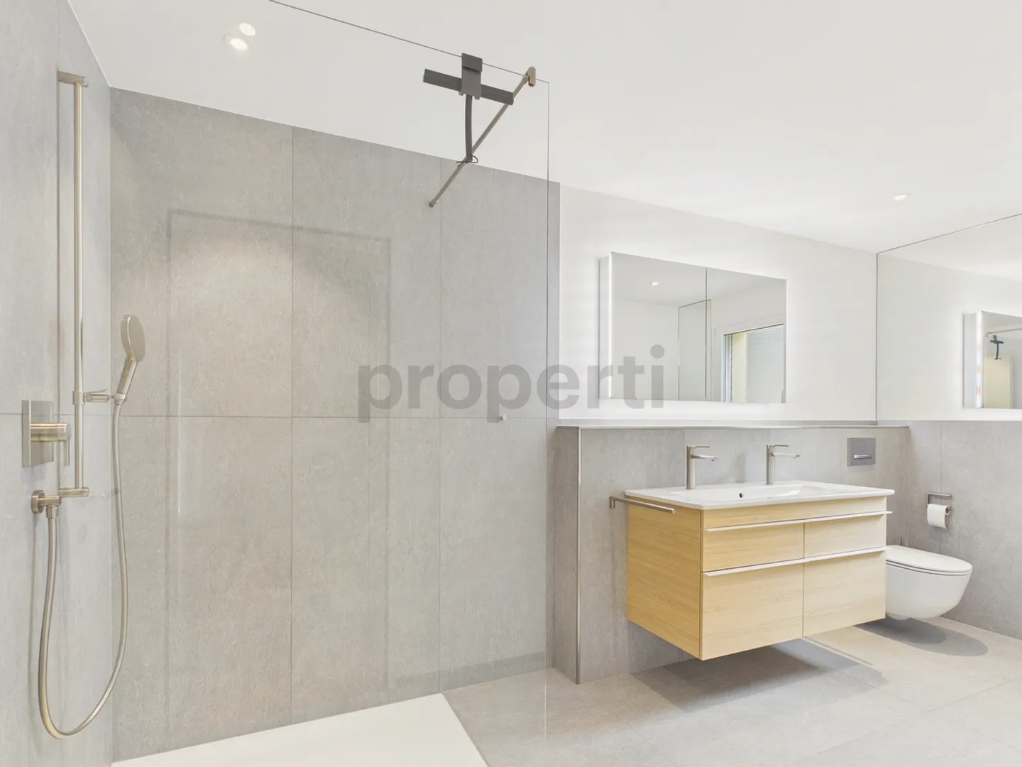 Geräumige Wohnung mit sonnigem Balkon - Foto 8 von 11