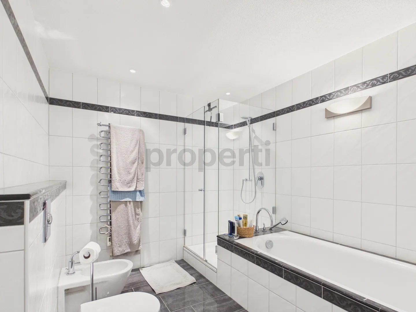 Geräumige Wohnung mit sonnigem Balkon - Foto 9 von 11