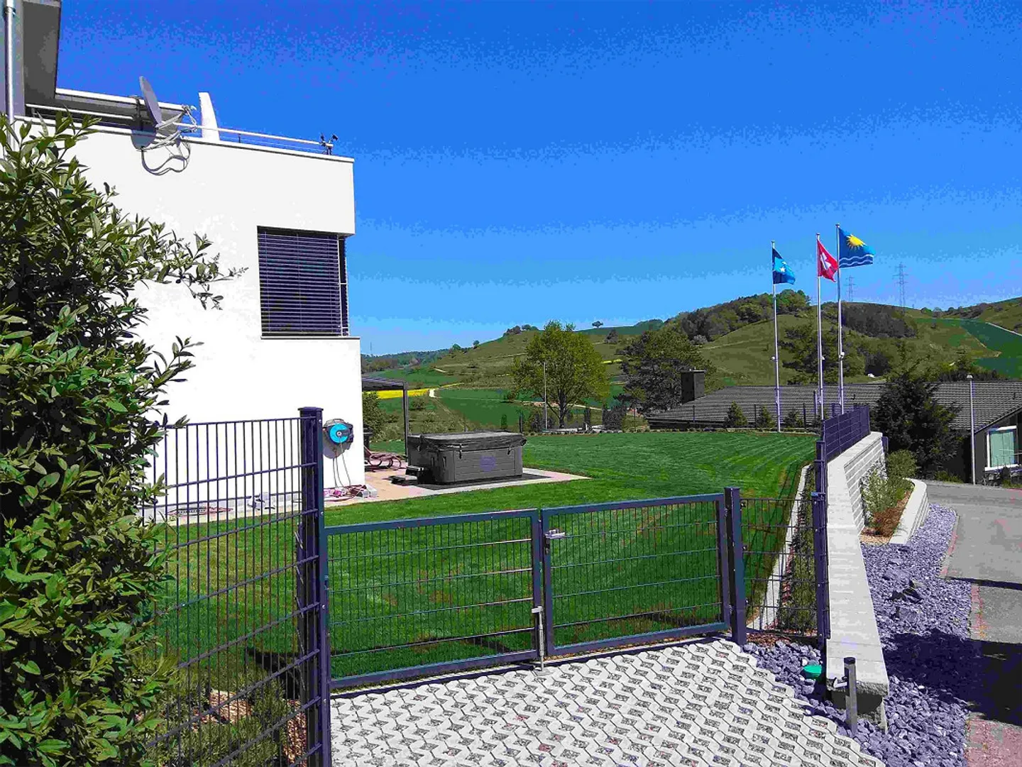 Modern Villa: Only 25 Min. to Baden & 45 Min. to Zurich/Basel - Photo 3 of 23