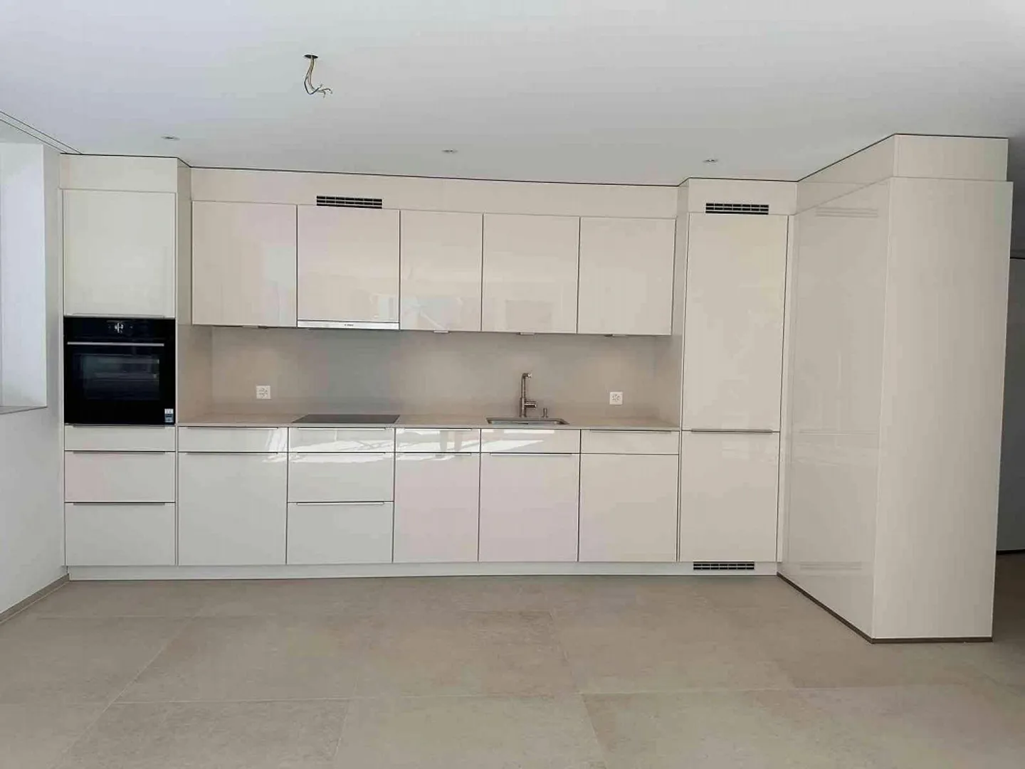 3.5 Room Apartment - Photo 3 of 11