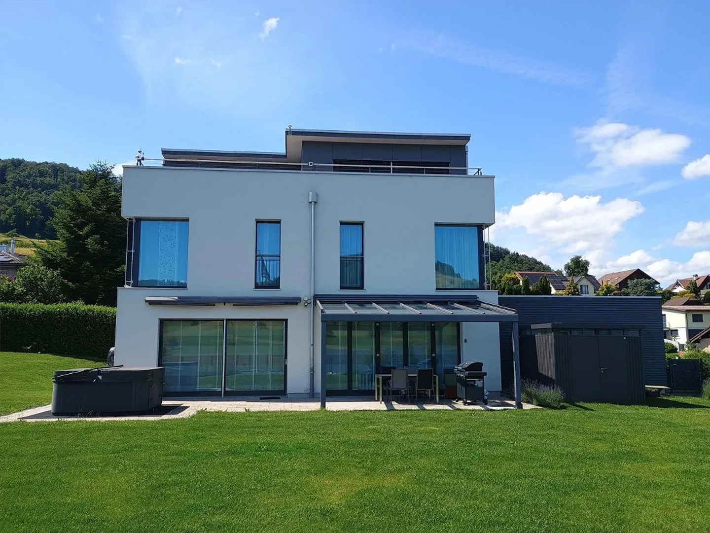 Modern Villa: Only 25 Min. to Baden & 45 Min. to Zurich/Basel - Photo 4 of 23