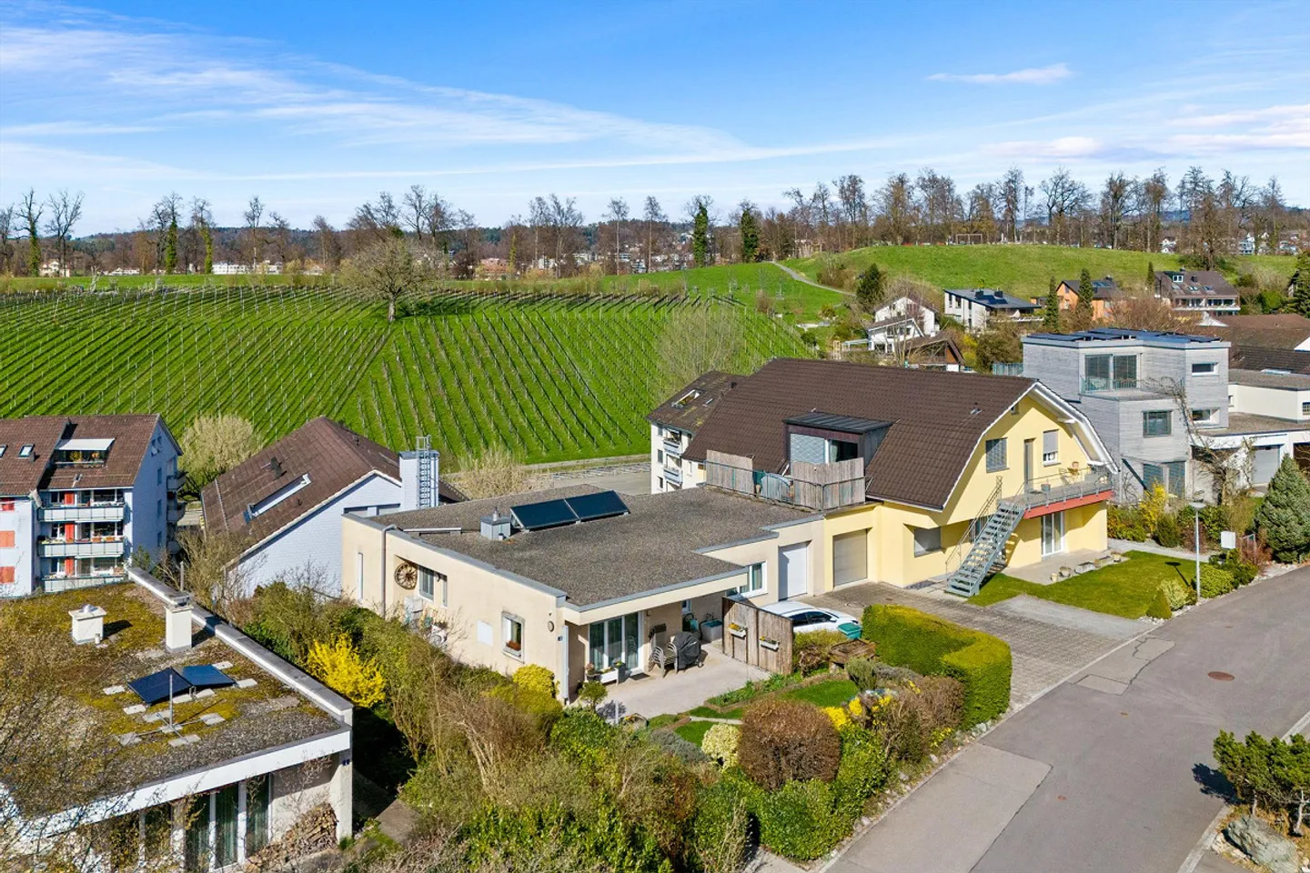 Maison individuelle avec potentiel d'aménagement dans un bel emplacement - Photo 1 sur 6