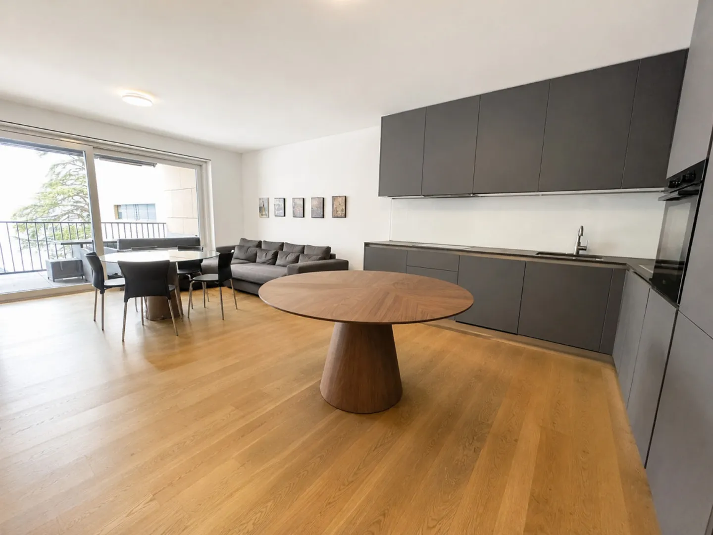 APPARTEMENT SPACIEUX 3.5 PIÈCES AVEC VUE IMPRENABLE ! - Photo 2 sur 8
