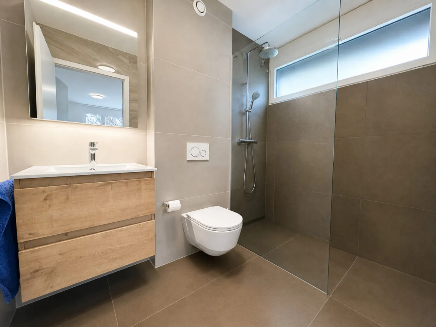 APPARTEMENT SPACIEUX 3.5 PIÈCES AVEC VUE IMPRENABLE ! - Photo 6 sur 8