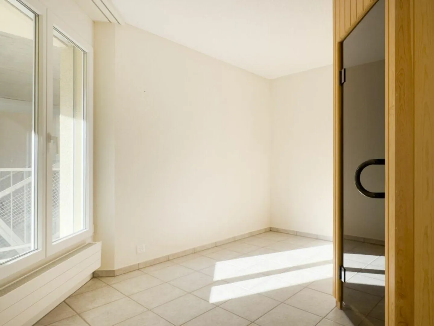 Light-flooded 5.5-room terrace house with two covered parking spaces - Photo 9 of 30