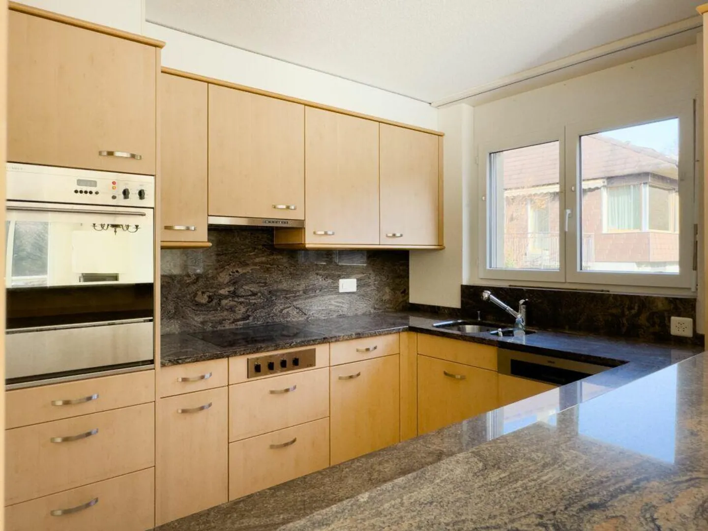 Light-flooded 5.5-room terrace house with two covered parking spaces - Photo 14 of 30