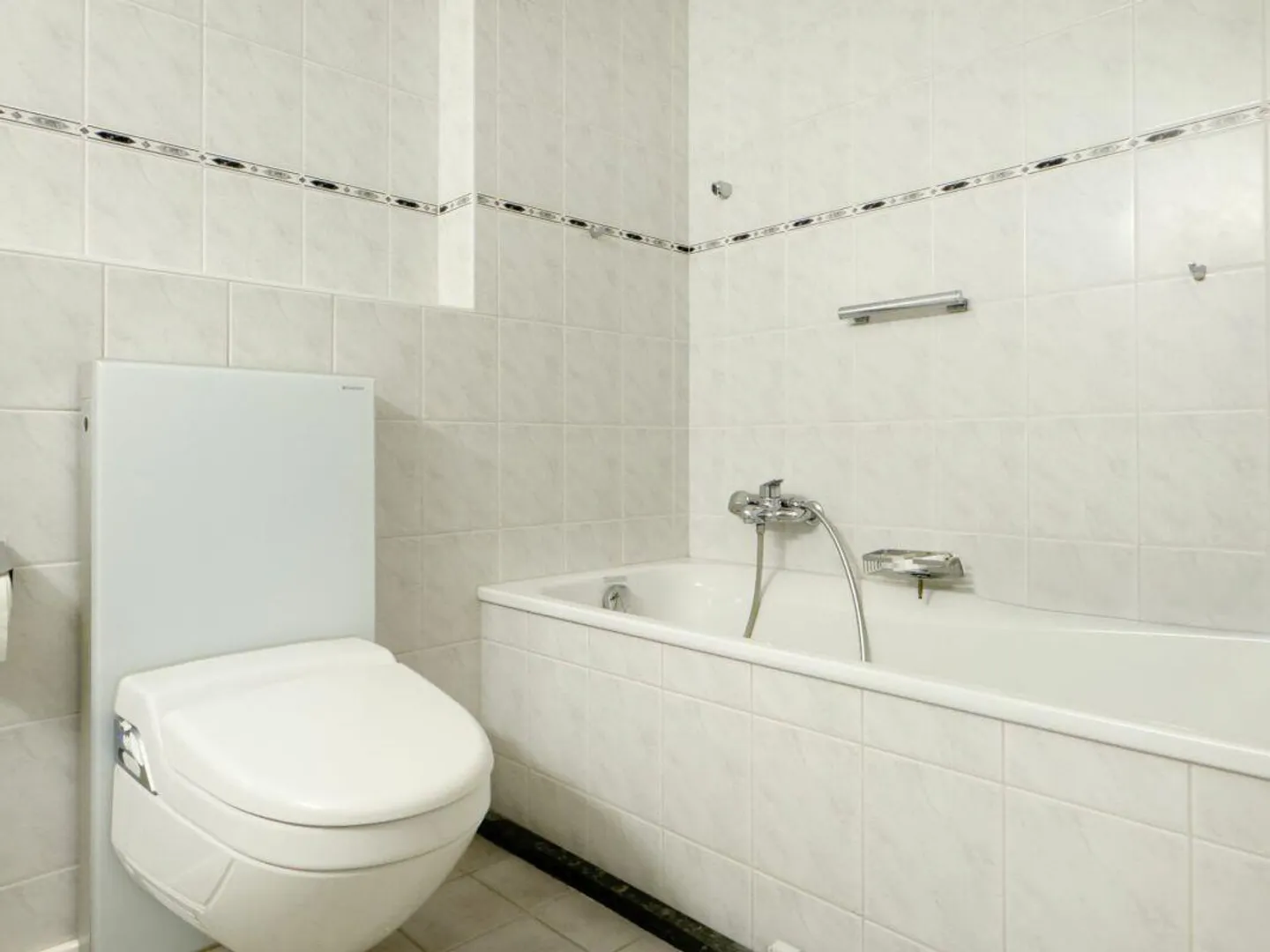 Light-flooded 5.5-room terrace house with two covered parking spaces - Photo 20 of 30