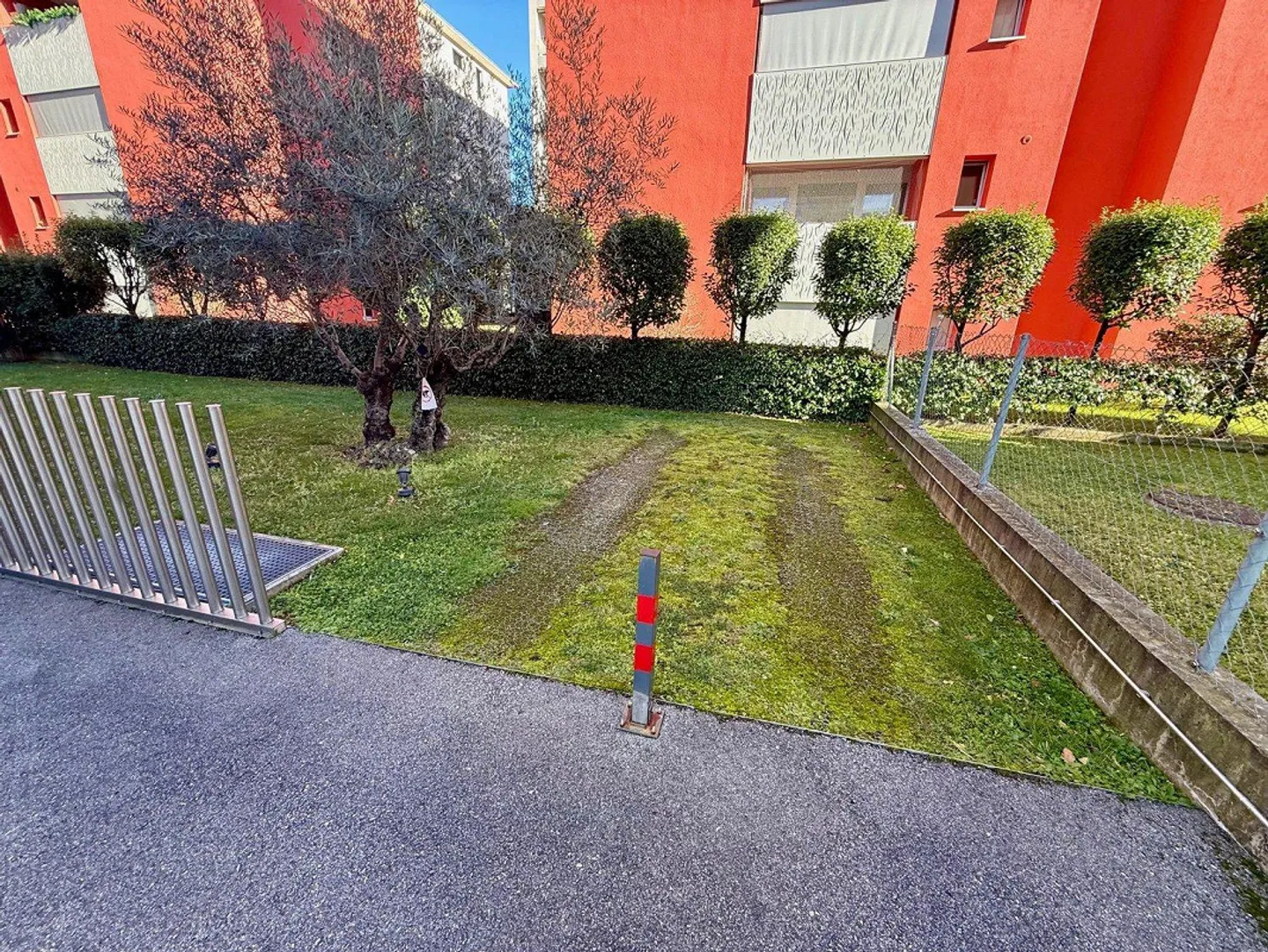 place de parking - Photo 2 sur 3