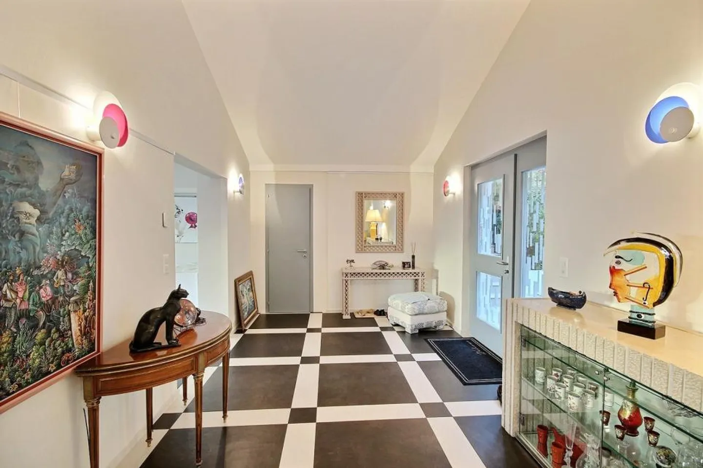 VISTA ESTERNA INSOLITA IN UNA ZONA RESIDENZIALE TRANQUILLA - Foto 7 di 13