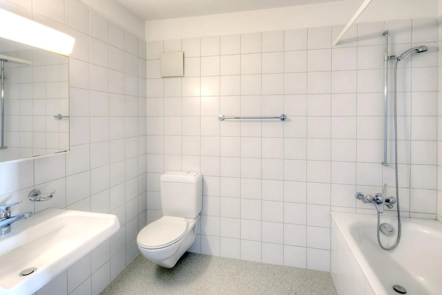 Live near the old town and train station! - Photo 5 of 9