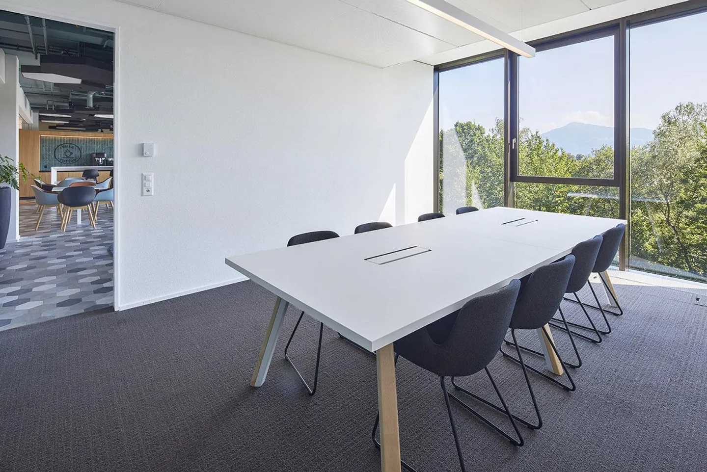 Bureau d'équipe moderne équipé pour 3 personnes prêt à l'emploi - Dans le kuia... - Photo 8 sur 13