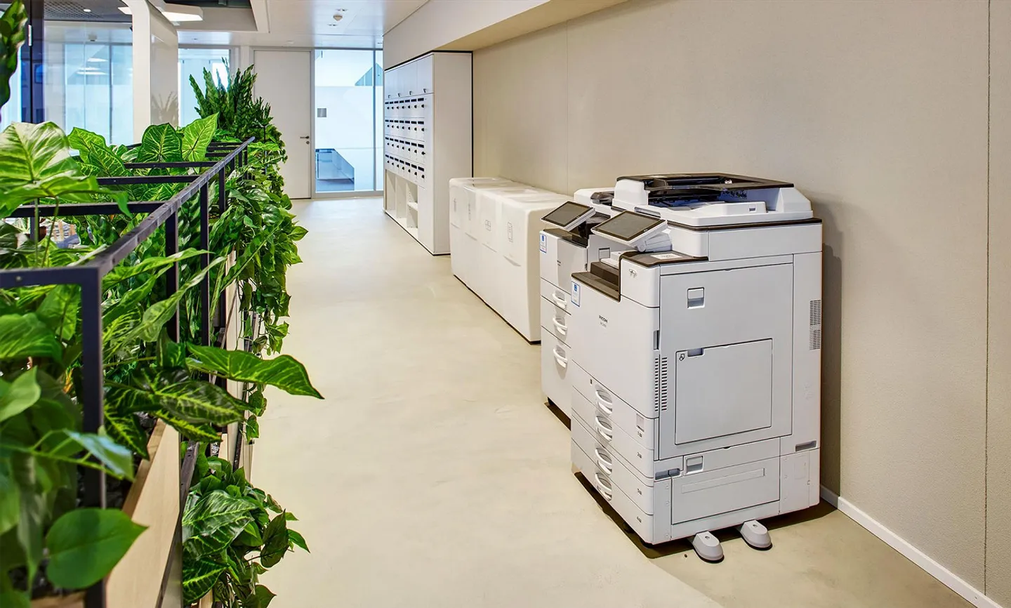 Bureau d'équipe moderne équipé pour 3 personnes prêt à l'emploi - Dans le kuia... - Photo 10 sur 13