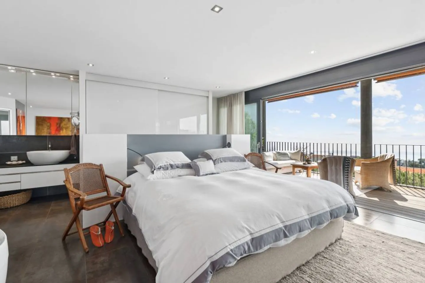 Un duplex en penthouse où chaque moment devient un privilège. - Photo 8 sur 13