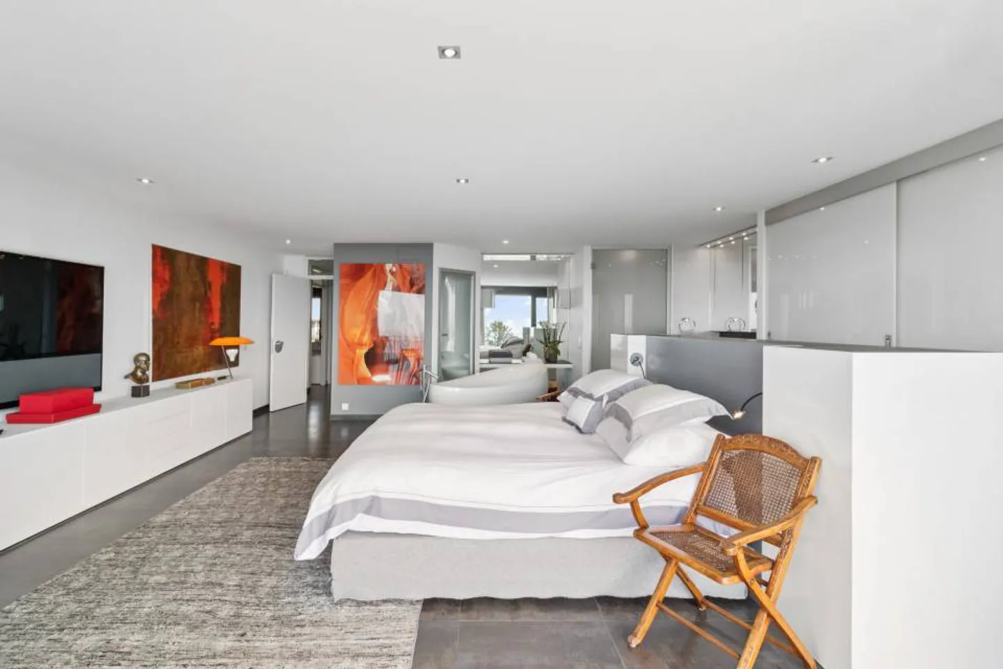 Un duplex en penthouse où chaque moment devient un privilège. - Photo 9 sur 13