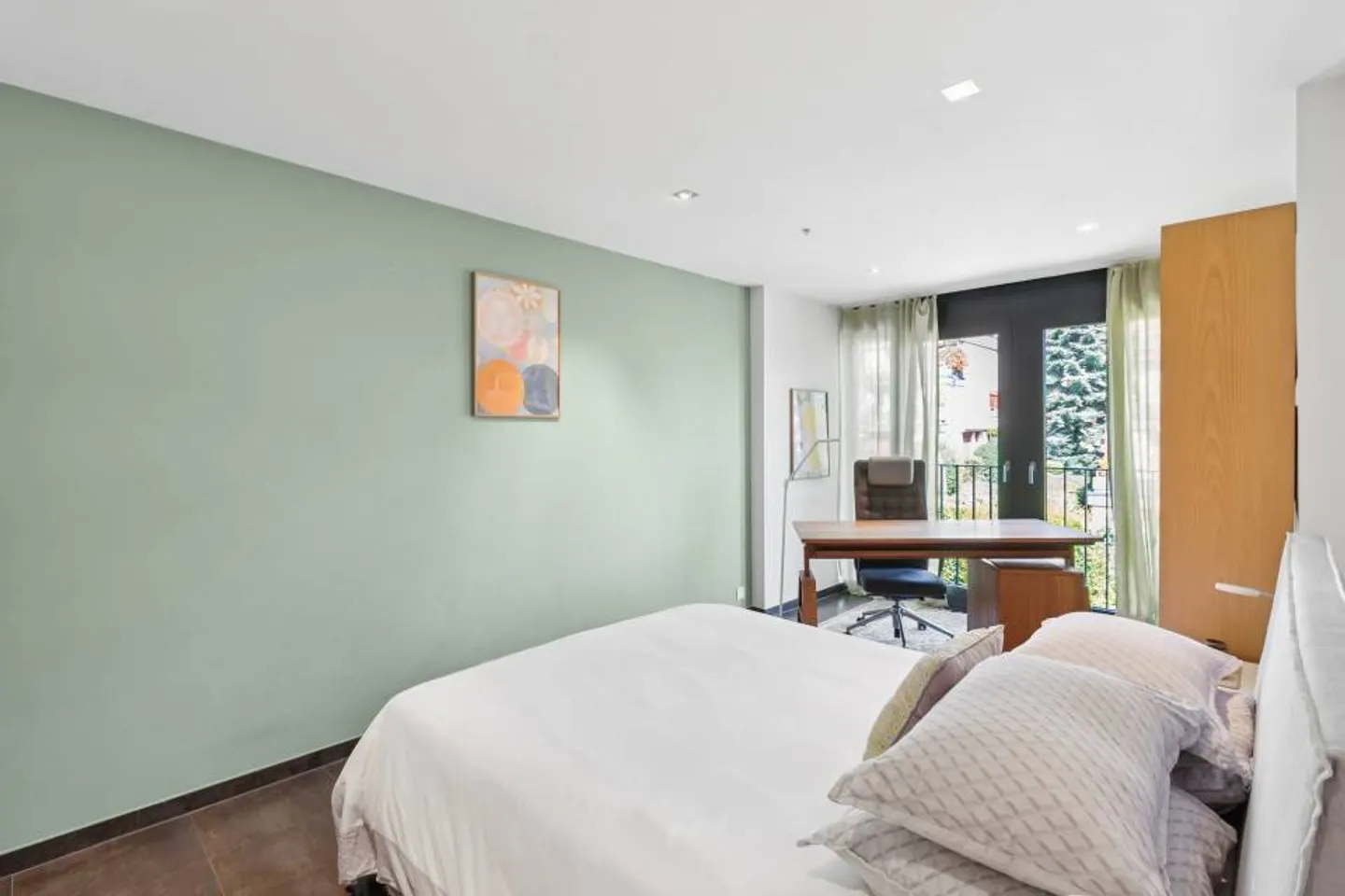Un duplex en penthouse où chaque moment devient un privilège. - Photo 10 sur 13