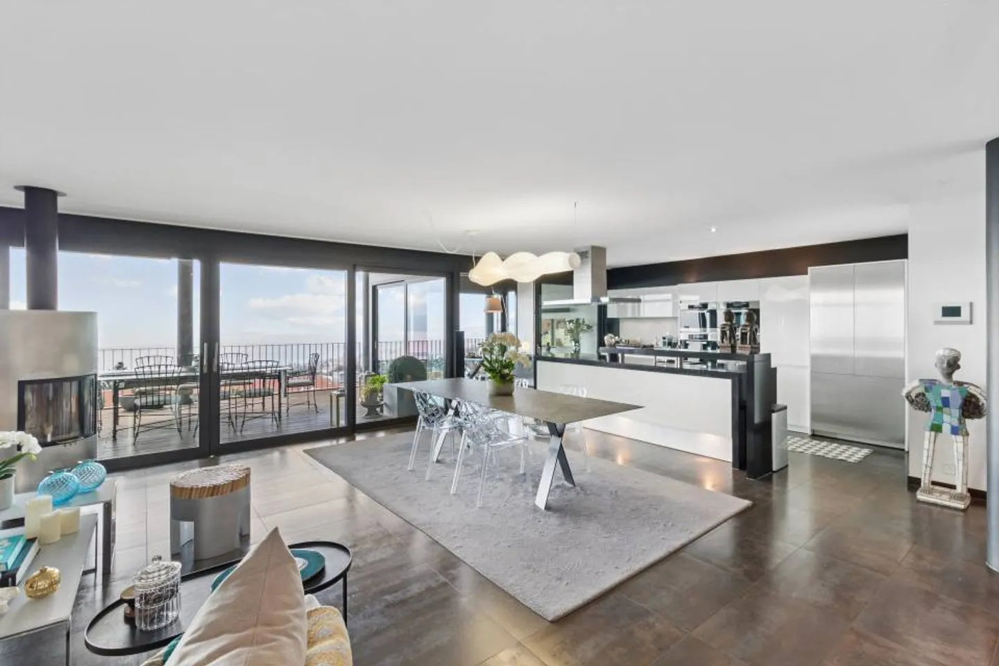 Un duplex en penthouse où chaque moment devient un privilège. - Photo 3 sur 13