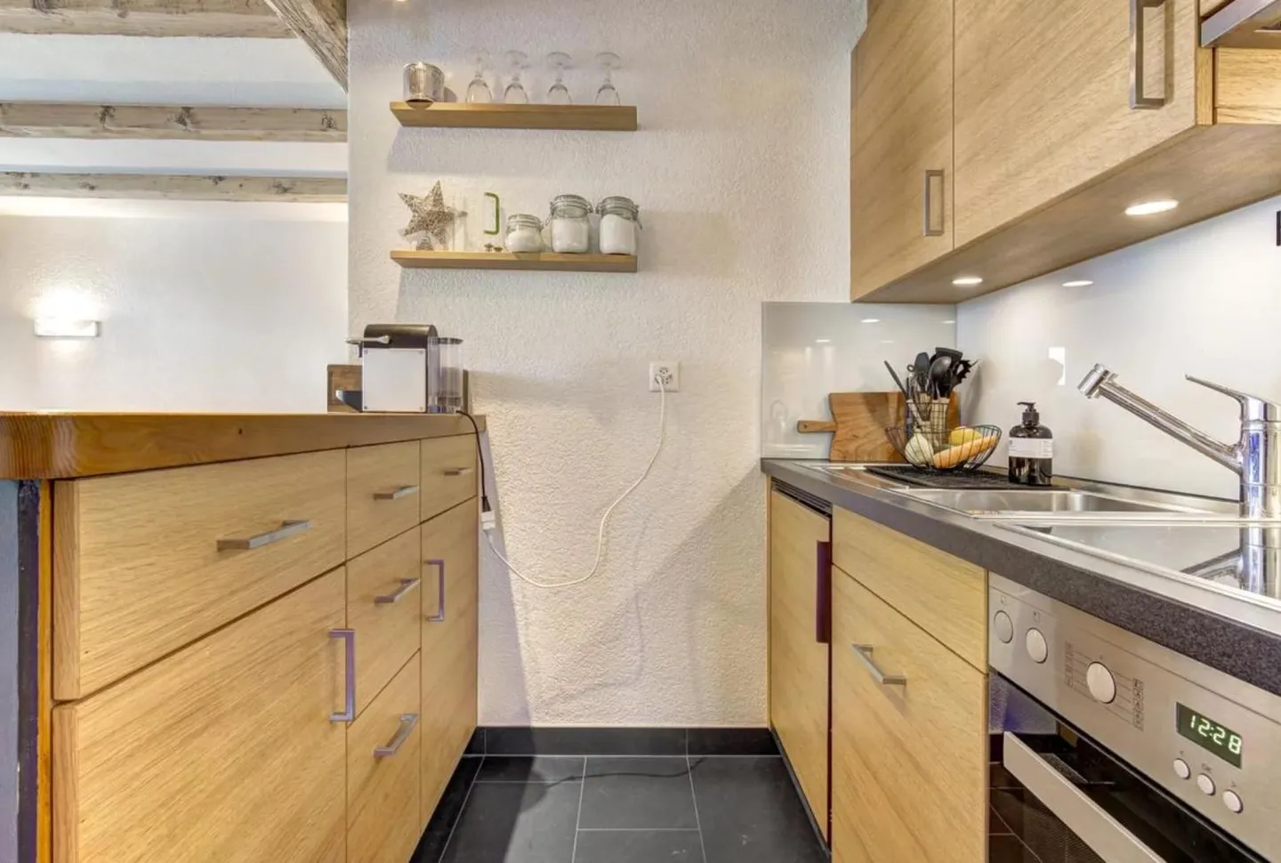 Beautiful renovated 2.5-room apartment with direct access to the slopes of Verbier - Photo 6 of 13
