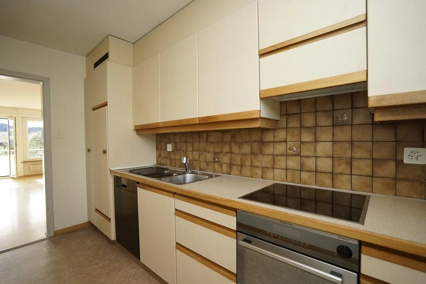 Familienwohnung mit Balkon - Foto 2 von 11