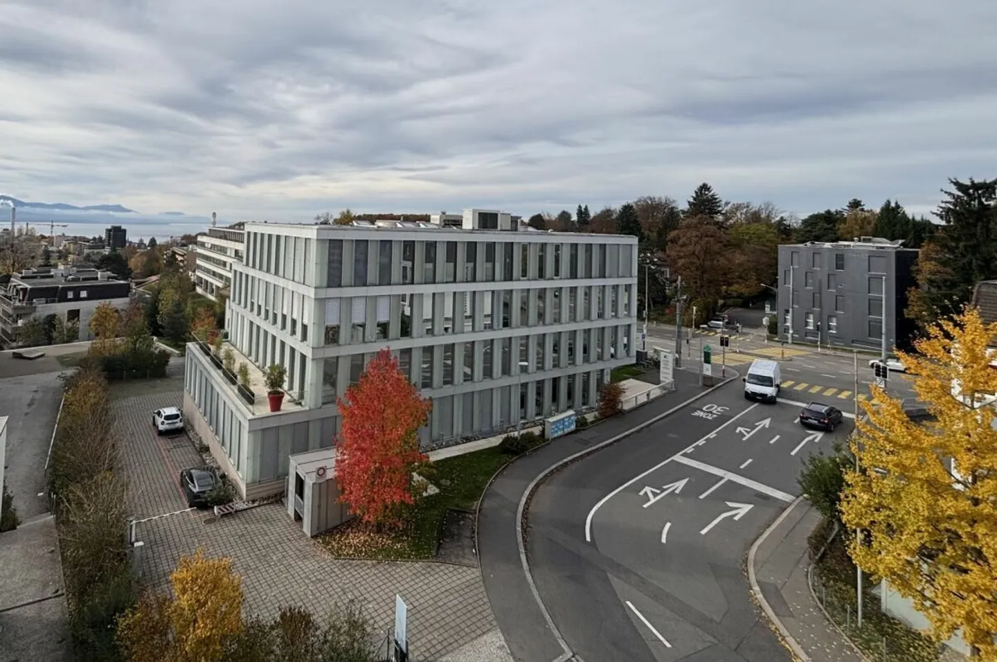 Office spaces for rent immediately in Lausanne. - Photo 2 of 8