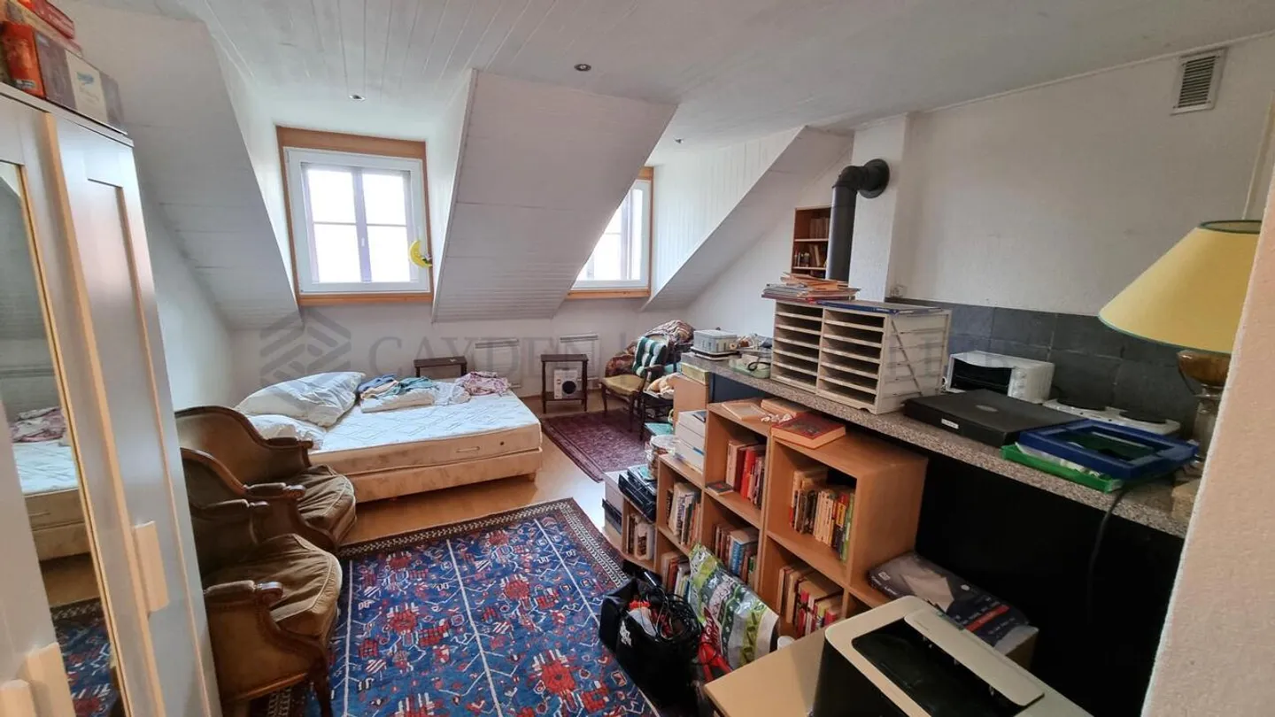 Affascinante casa di villaggio con grande potenziale - Foto 1 di 9