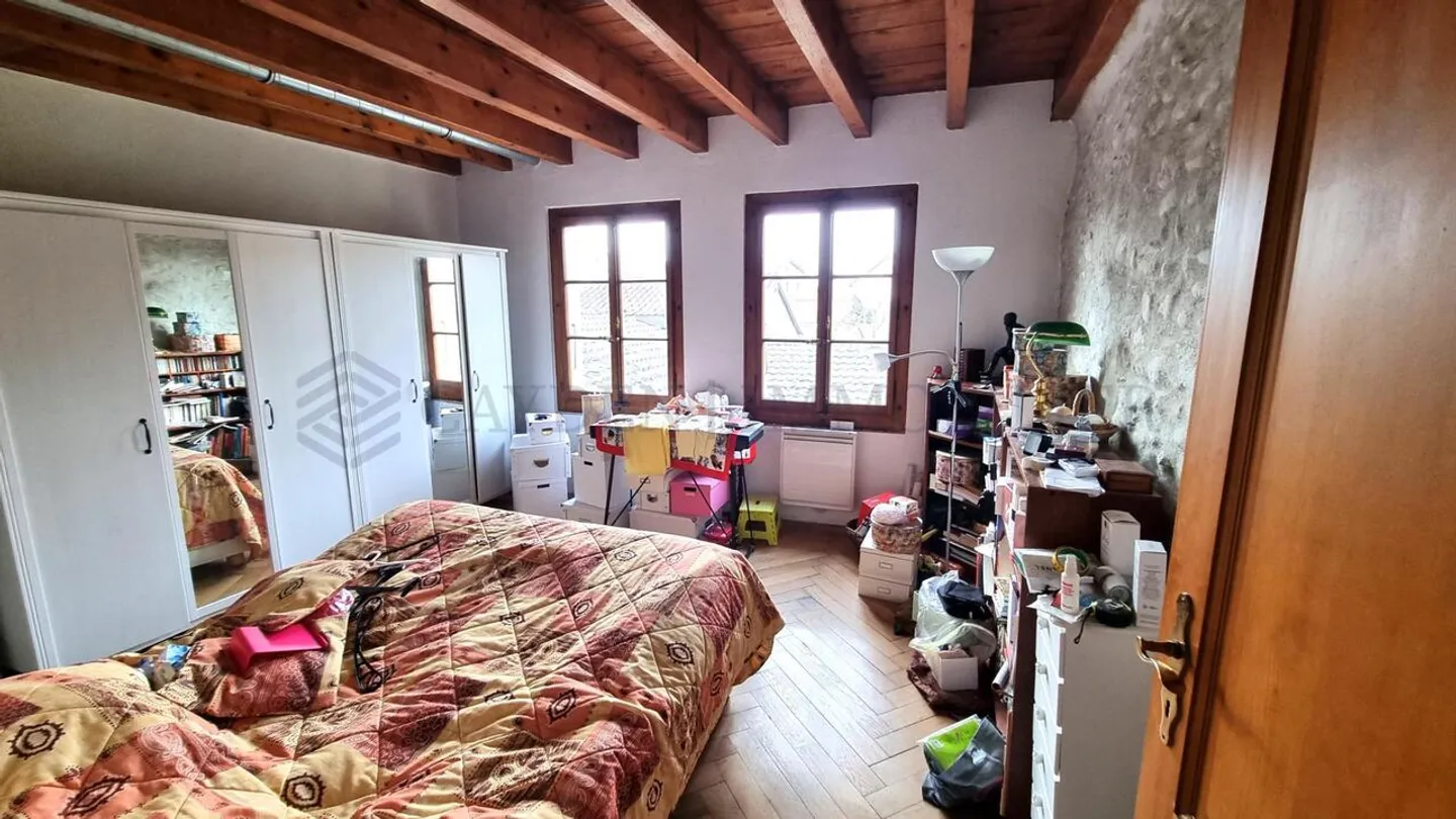 Affascinante casa di villaggio con grande potenziale - Foto 2 di 9