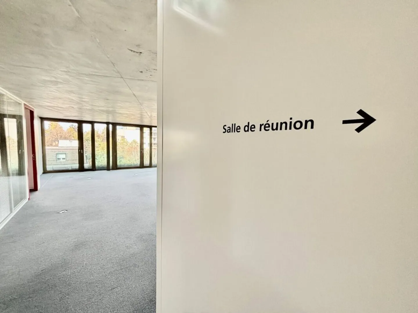 Office spaces for rent immediately in Lausanne. - Photo 7 of 8